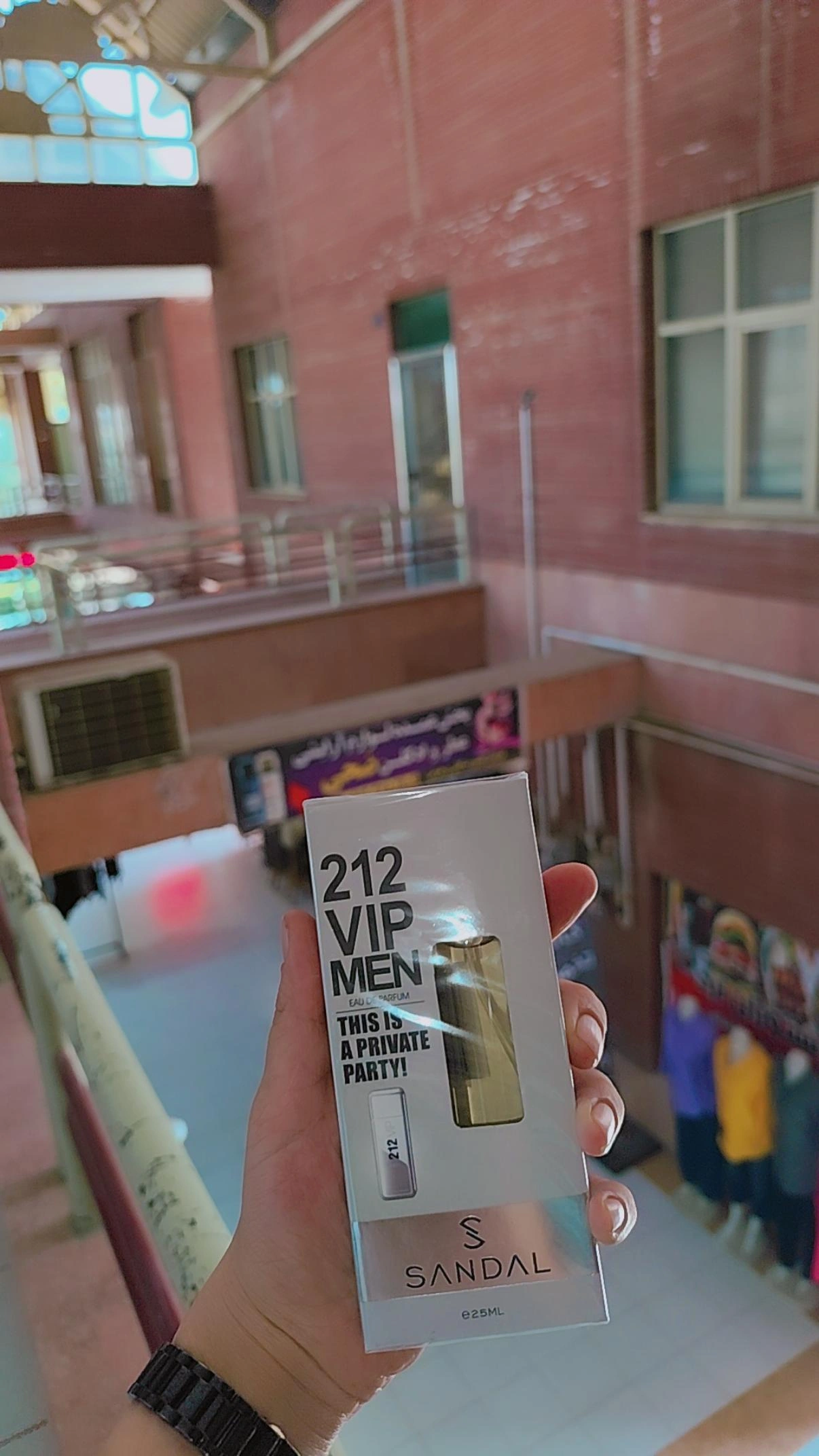 عطر جیبی مردانه مدل 212 VIP حجم 25میل صندل